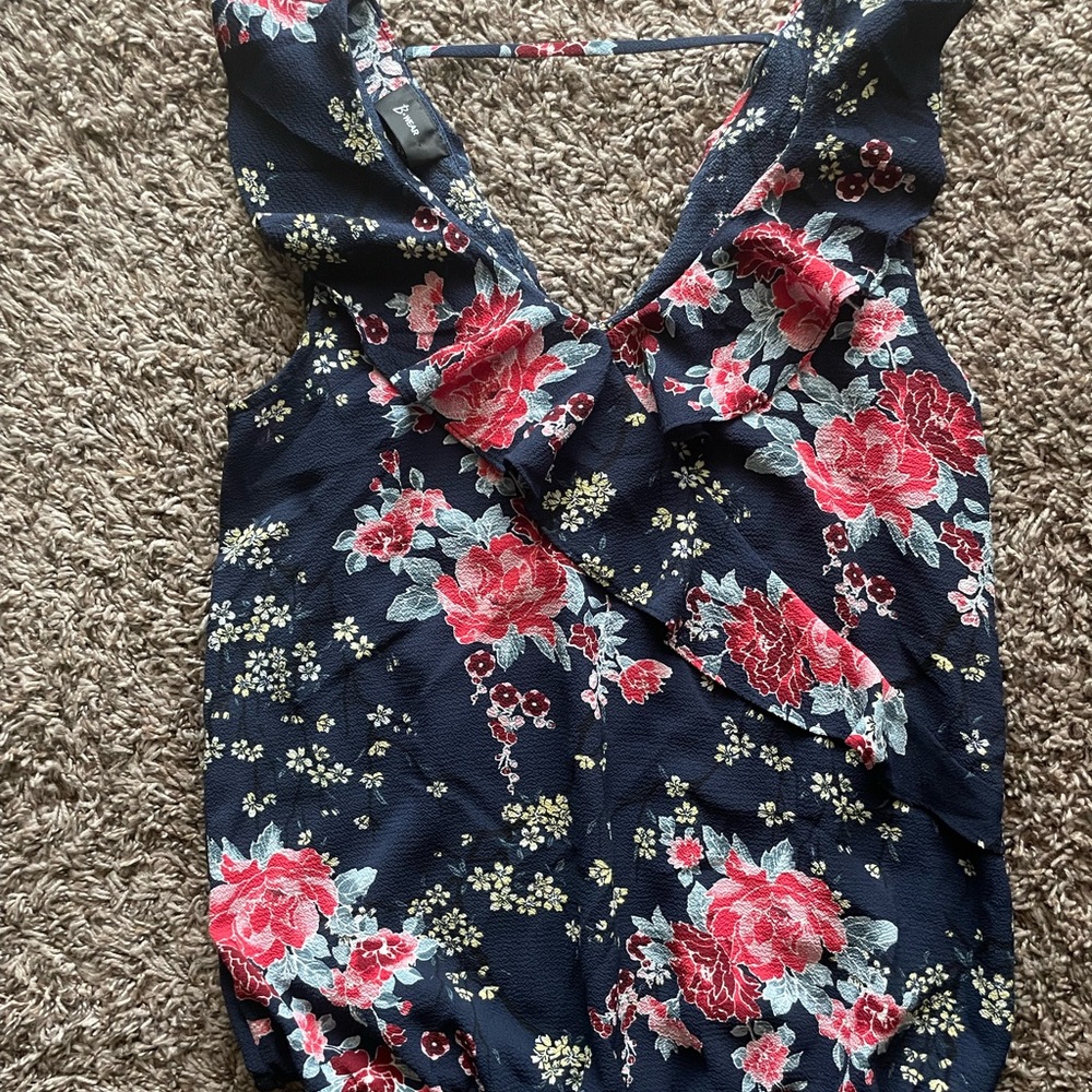 Short sleeve partially open back woman’s shirt